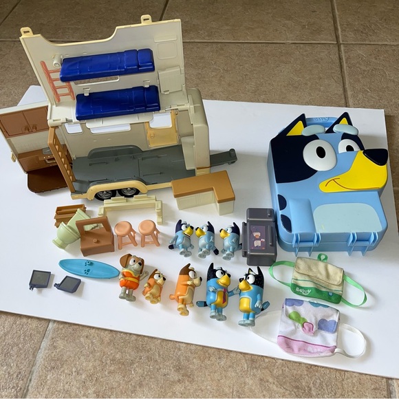 Playset with Figures and Accessories Bluey Figures, Camper Playset,Carry Case - Picture 1 of 6